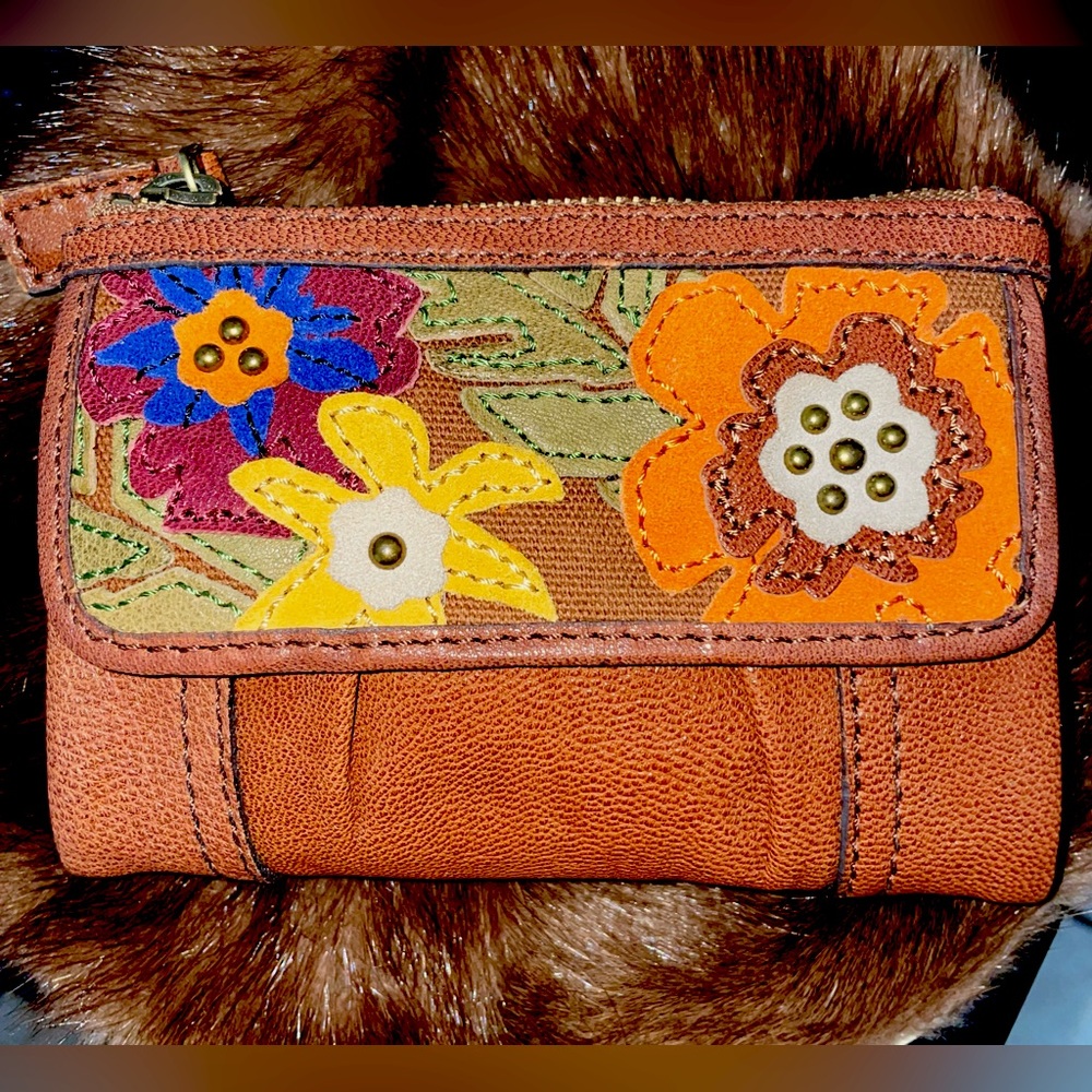 Fossil Emory Multifunctional Floral Wallet NWT